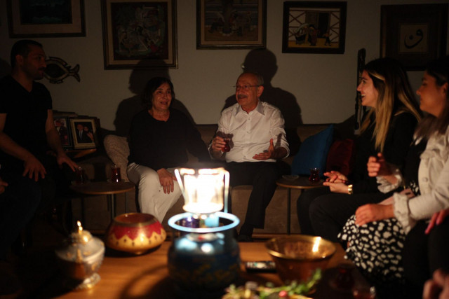 Kemal Kılıçdaroğlu elektrik faturasını ödedi! Karanlıktaki son gece evlerinde misafirleri vardı - Resim: 0