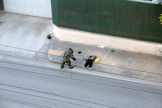 Gaziantep'te canlı bomba paniği! Emniyetin önünde vurulma anı kameraya anbean yansıdı - Resim: 1