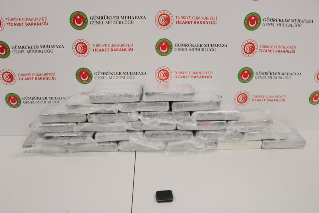 İstanbul Havalimanı'nda büyük operasyon: 36 kg kokain yakalandı - Resim: 3