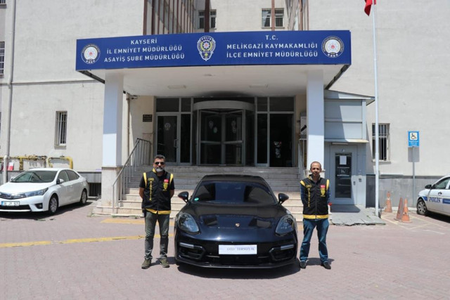 Muhafaza altına alındı! 10 milyon TL'lik Porsche çalıntı çıktı - Resim: 0