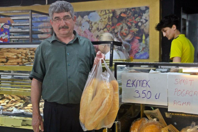 Antalya'da ucuza ekmek sattığı için meslektaşı tarafından kurşunlanan fırıncı konuştu - Resim: 0