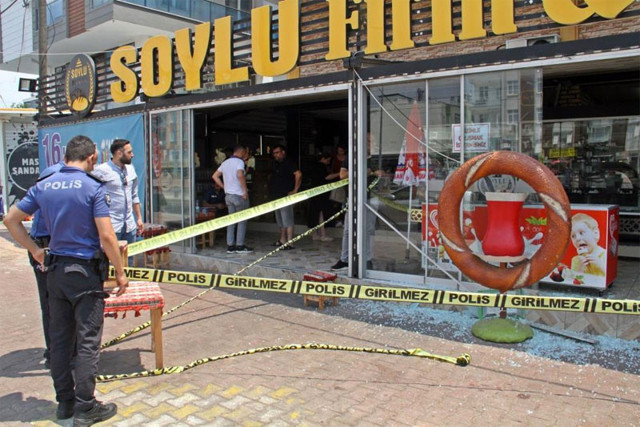 Antalya'da ucuza ekmek sattığı için meslektaşı tarafından kurşunlanan fırıncı konuştu - Resim: 1