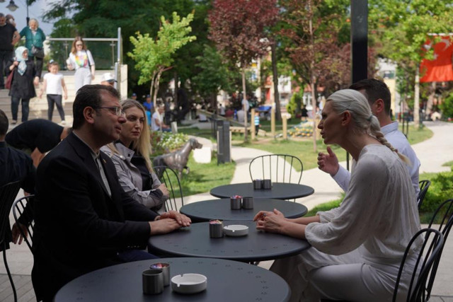 İBB Başkanı İmamoğlu'ndan türbe ziyareti! Eşi Dilek Hanım da yanındaydı - Resim: 0