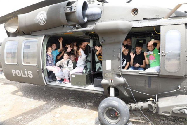 Süleyman Soylu çocukları kırmadı: Helikoptere bindirdi - Resim: 0