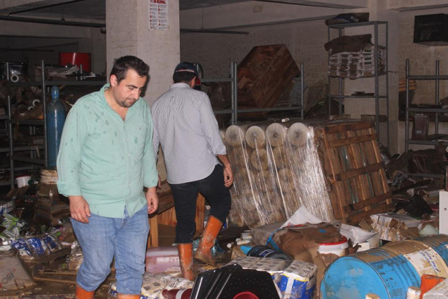 Düzce'de 80 milyon dolarlık fabrikayı sel suları bastı - Resim: 0