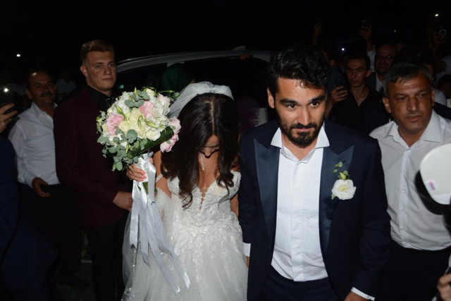 Manchester City'nin yıldızı İlkay Gündoğan dünya evine girdi - Resim: 0