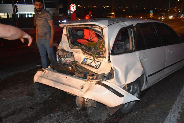 Tekirdağ'da korkunç kaza! TIR kırmızı ışıkta bekleyen araçlara çarptı yaralılar var - Resim: 0