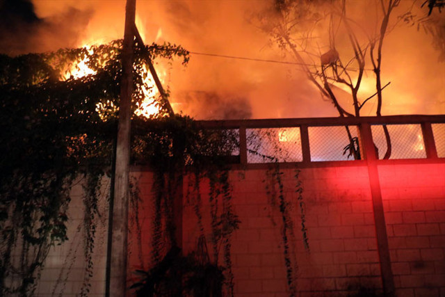 Sri Lanka’da başbakanın evi ateşe verildi cumhurbaşkanının sarayı basıldı - Resim: 0