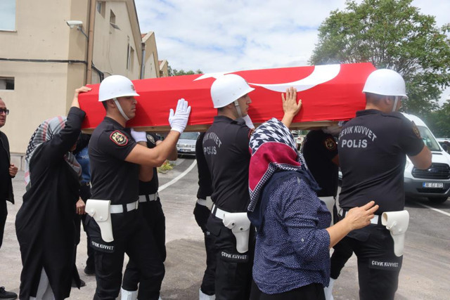 Kayseri'de 2 çocuk babası polis hayatını kaybetti - Resim: 0