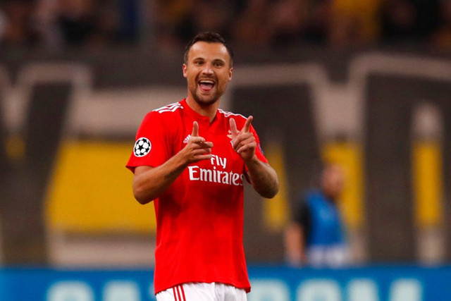 Yıldız futbolcu tamam! Haris Seferovic özel uçakla İstanbul'a geliyor! - Resim: 0