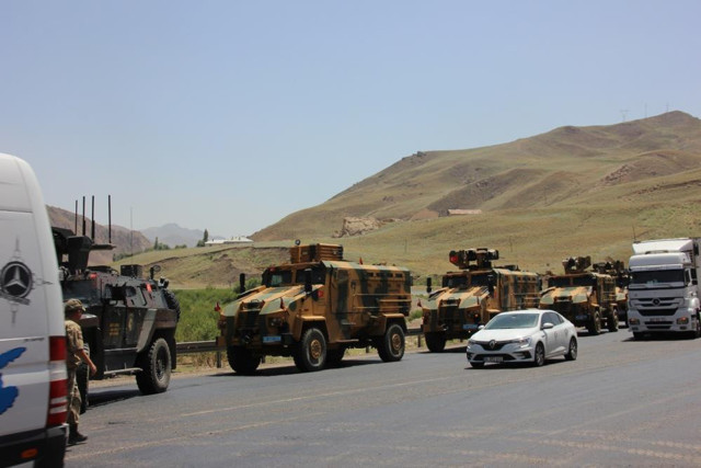 Hakkari'de 2 aşiret arazi için yaylada çatıştı 4 kişi öldü! Asker köye girişleri yasakladı - Resim: 0