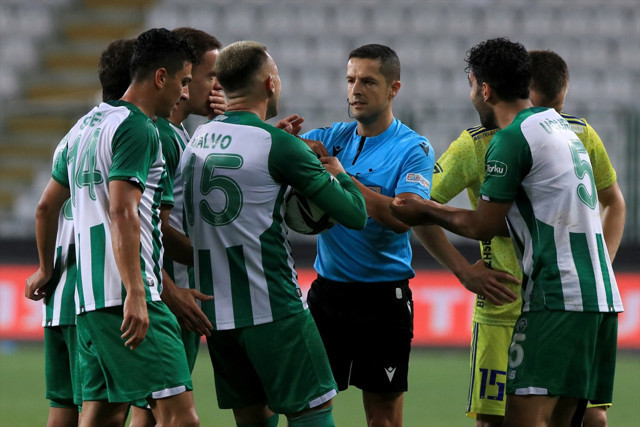 Avrupa'da Türk gecesi! Konyaspor tur kapısını araladı, Başakşehir İsrail'e bıraktı - Resim: 1