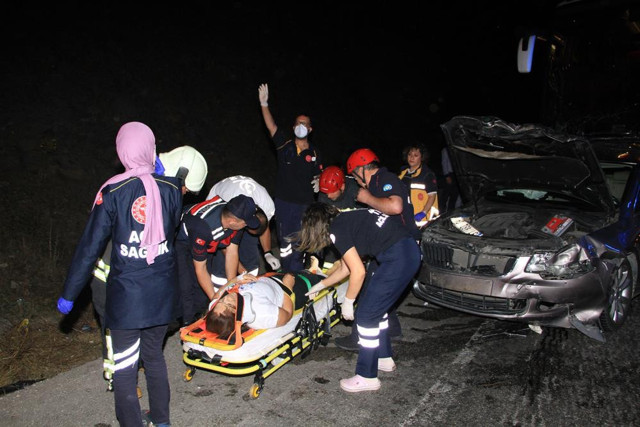 Manisa'da otobüsün karıştığı zincirleme kaza! Faciaya ramak kaldı feci görüntüler - Resim: 2