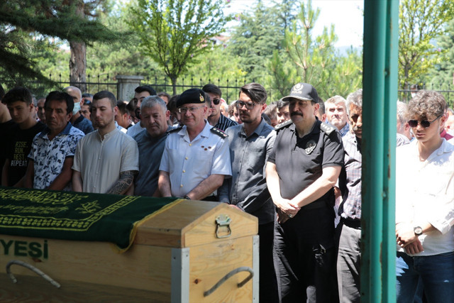 Bolu'ya bayram için gitmişti içme suyu yüzünden vefat etti Son yolculuğuna uğurlandı - Resim: 0