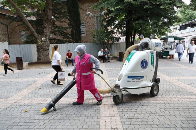 Bursa caddelerine kadın eli değiyor: Anne eli değmiş gibi - Resim: 0