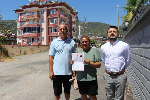 Gurbetçi aile evlerine girince şok oldu! Kimse çıkaramıyor Alanya'da fıkra gibi olay - Resim: 1