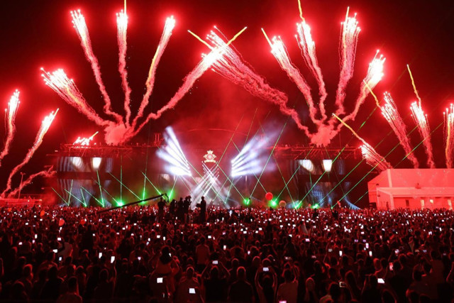 Ağrı Doğubeyazıt'taki çılgın konseri 30 bin kişi izledi! İnanılmaz görüntüler - Resim: 1