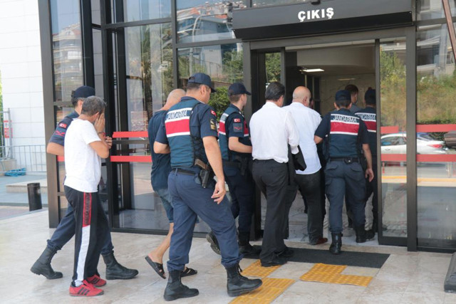 MİT oyunu oynayarak jandarmayı kandırmaya çalışmışlardı! Sahte MİT’çilerin 4'ü tutuklandı - Resim: 2