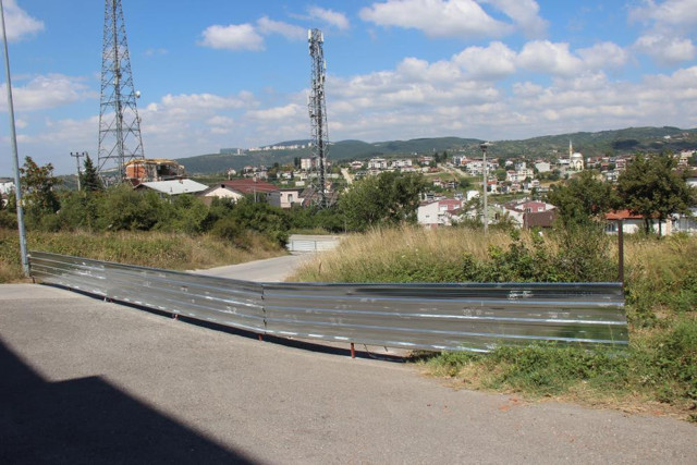 Kocaeli'de bu yol çift yönden mahkeme kararıyla kapatıldı - Resim: 1
