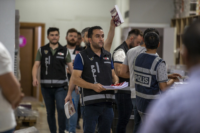 KPSS soruşturmasıyla ilgili flaş gelişme! Yayınevine ait iki adrese baskın yapıldı - Resim: 1