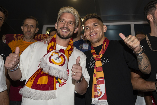 Galatasaray'dan transfer şov! Dries Mertens ve Lucas Torreira İstanbul’a geldi - Resim: 3