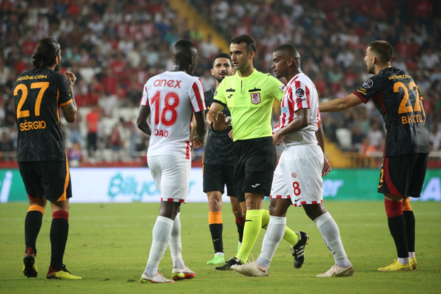 Gomis'ten Galatasaray'a hayat öpücüğü! Aslan kazanarak başladı - Resim: 1