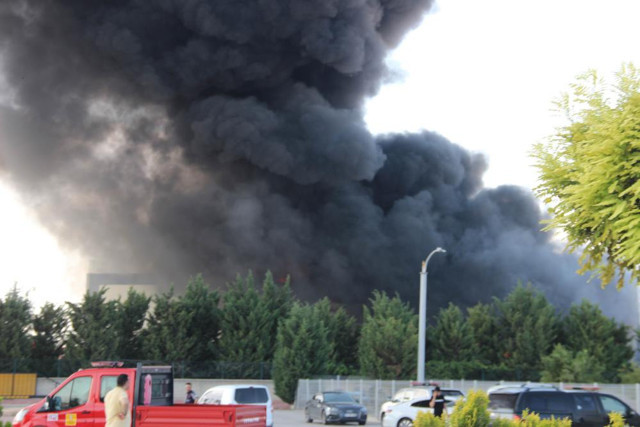 Konya'da fabrika yangını söndürüldü! Konya-Ankara yolu trafiğe yeniden açıldı - Resim: 1