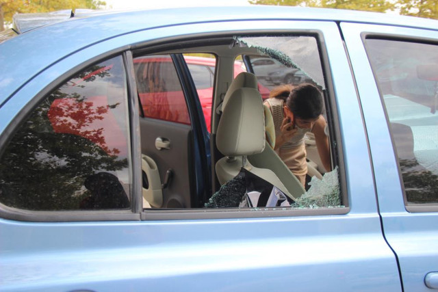 Kocaeli'de 2 aylık otomobilinin halini gören kadın şoke oldu - Resim: 0