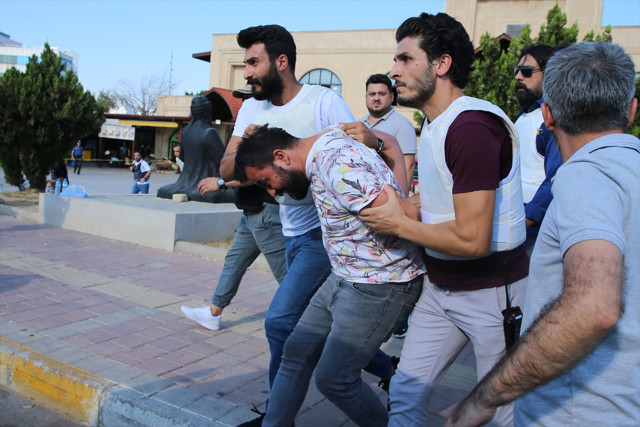 Antalya'da banka müdürünü rehin aldı! İki saat ikna çalışmaları sonunda teslim oldu - Resim: 3