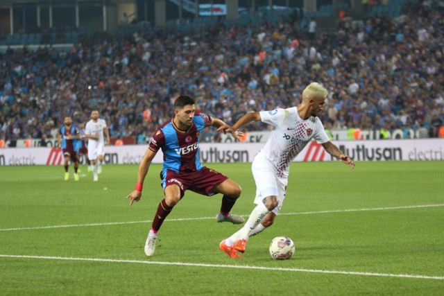 Fırtına tek attı 3 aldı! Trabzonpor Abdulkadir Ömür'ün muhteşem golüyle Hatayspor'u mağlup etti - Resim: 0