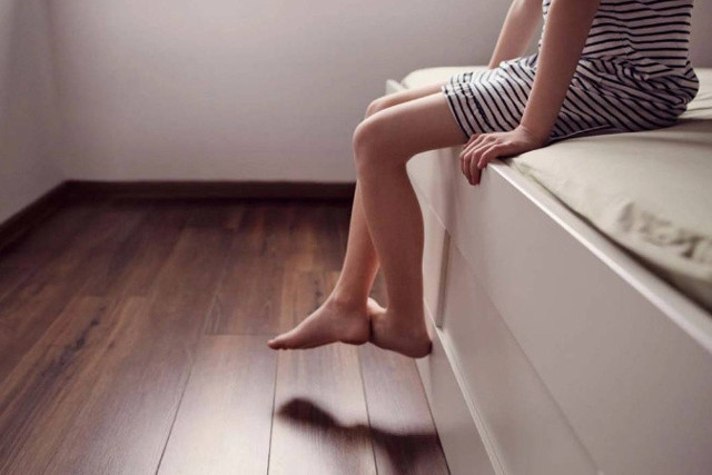 İstemsiz şekilde bacaklarınızı sallıyorsanız arkasında bu sebepler olabilir! - Resim: 0