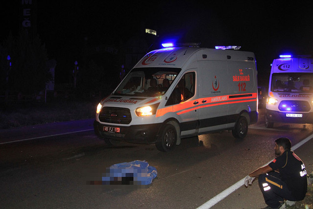 Manisa'da otomobil elektrikli bisikletteki anne-oğula çarptı! İkisi de feci şekilde can verdi - Resim: 0