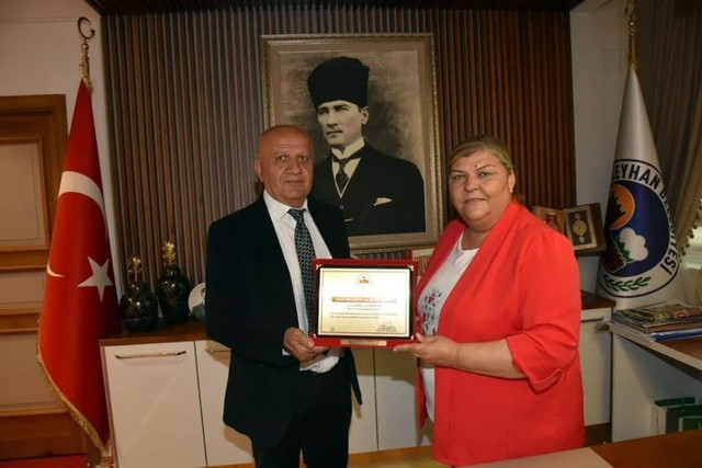 CHP'li Ceyhan Belediyesi'nden atama skandalı! Müdürün de müdürü var! Belediyenin BenGÜL'ü - Resim: 0