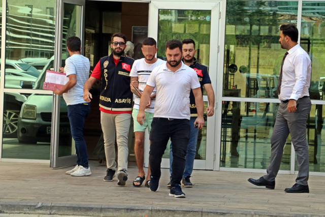 Antalya'da bu mesajın sonrası 4 milyonluk vurgun: Kuşçu kafesten çıktı - Resim: 2