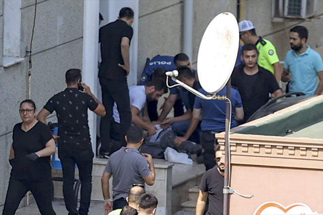 Silivri'de kaymakamlıkta polislere saldırı! Vurularak etkisiz hale getirildi - Resim: 0