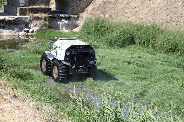 Katil sineklerle 4x4 özel yapım araçlar ile biyolojik mücadele yapılıyor - Resim: 3