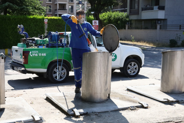 Katil sineklerle 4x4 özel yapım araçlar ile biyolojik mücadele yapılıyor - Resim: 0