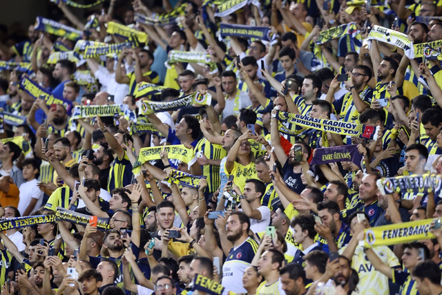 Tutuklanan Gülşen'e destek: Fenerbahçe taraftarı o şarkıyı hep bir ağızdan söyledi - Resim: 0