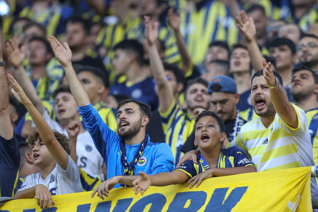 Tutuklanan Gülşen'e destek: Fenerbahçe taraftarı o şarkıyı hep bir ağızdan söyledi - Resim: 2