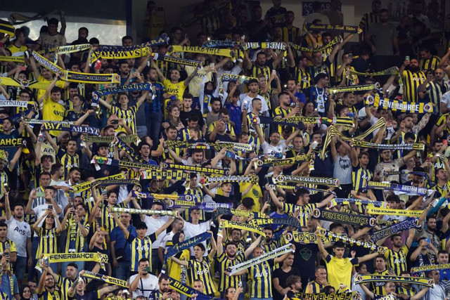 Tutuklanan Gülşen'e destek: Fenerbahçe taraftarı o şarkıyı hep bir ağızdan söyledi - Resim: 1