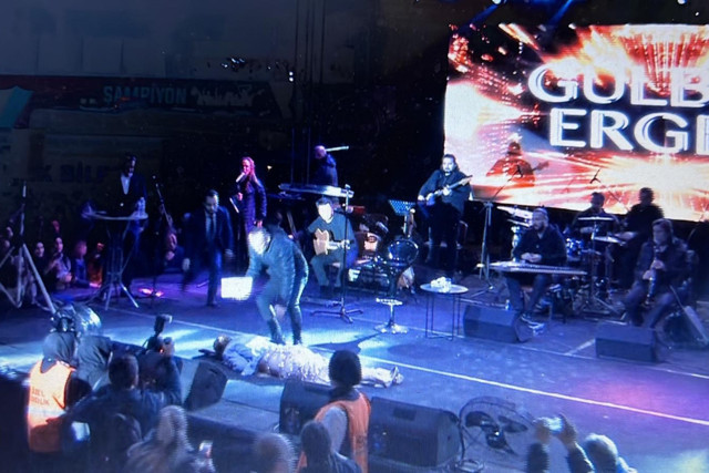Gülben Ergen'i konserde utandıran hareket! Detone olup sözleri unutunca bakın ne dedi? - Resim: 4