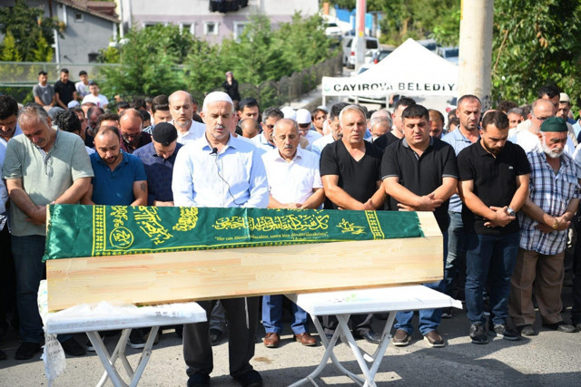 Kayınpederini öldürdü eşini keserle ağır yaraladı! 'Büyü' ve 'aldatma' iddiaları - Resim: 1