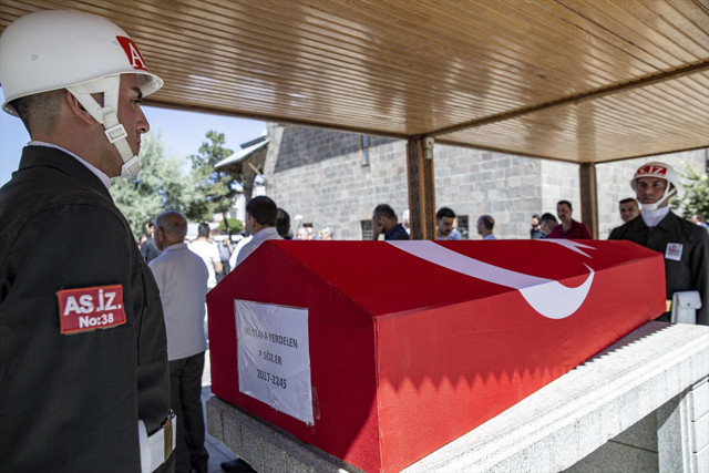 Ailesinin yanına izne gelen askerin acı ölümü! Erzurum'da gözyaşlarıyla uğurlandı - Resim: 2