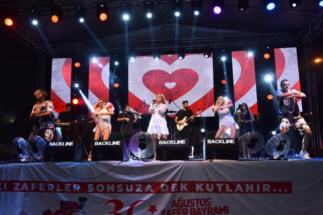 Demet Akalın yine dilin kemiği yok dedirtti! Kitap fiyatlarına resmen isyanını böyle gösterdi - Resim: 2