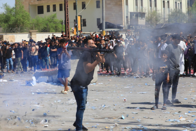 Sadr çağrı yaptı destekçileri hemen karşılık verdi! 'Batsın böyle devrim' - Resim: 4