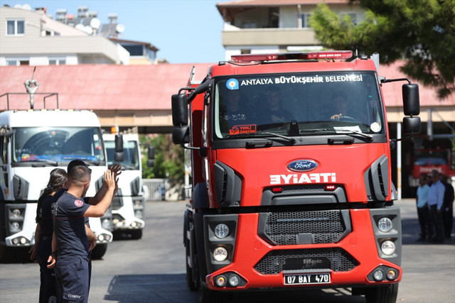 Mersin'de orman yangını büyüyor! Bölgeye giden arazöz şarampole devrildi - Resim: 4