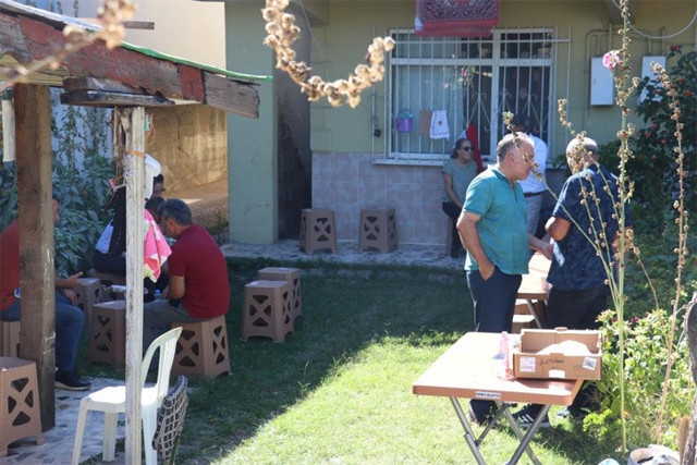 Ünlü oyuncu Ali Sürmeli'nin annesi ipe asılı halde bulundu - Resim: 1
