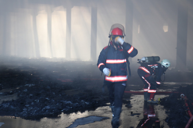 Malatya’da kayısı deposu olarak kullanılan fabrikada yangın! - Resim: 0