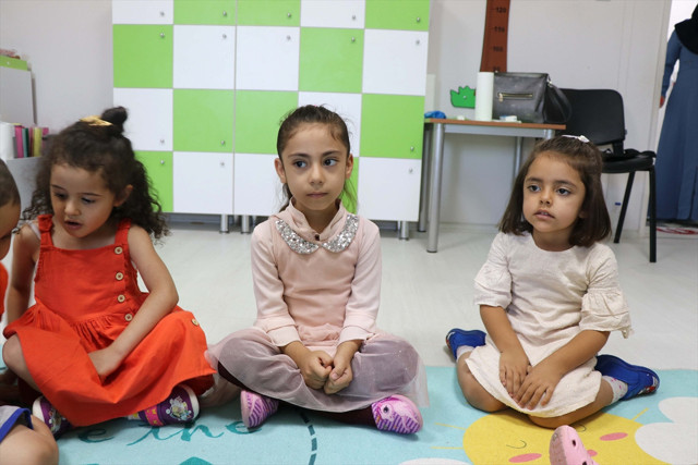 Elazığ depreminden 24 saat sonra enkazdan çıkarılan Yüsra okullu oldu - Resim: 2