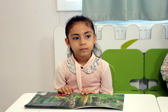 Elazığ depreminden 24 saat sonra enkazdan çıkarılan Yüsra okullu oldu - Resim: 0